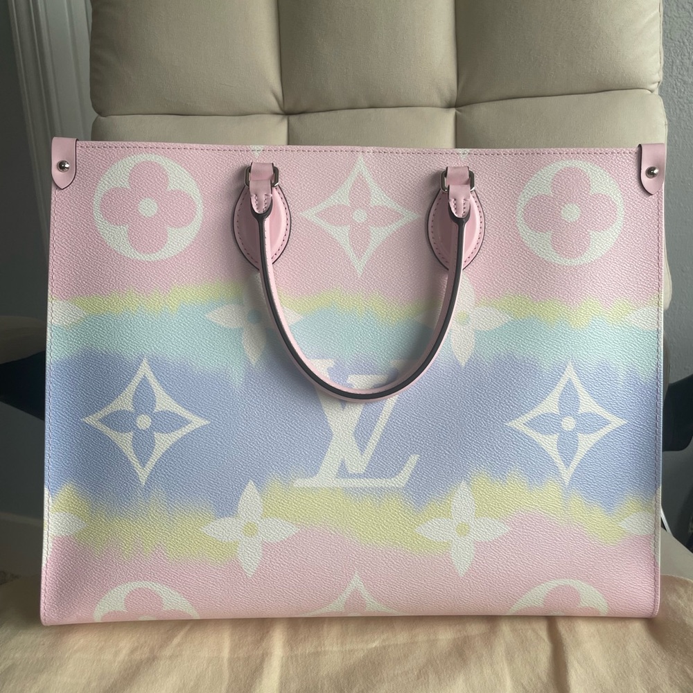 Louis Vuitton On The Go GM from Escale collection